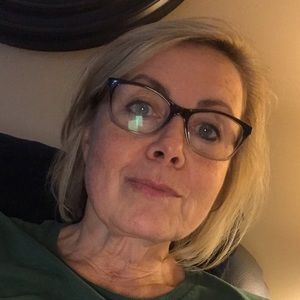 Meet your Posher, Debbie